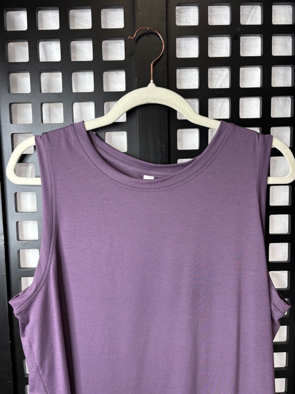 💜 Athleta Women's Large Purple Lilac Tank Top Flowy Sleeveless 💜 - Picture 2 of 11